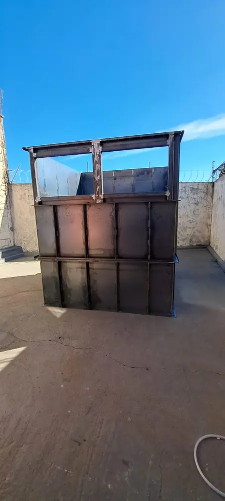 Corpo de filtro de manga soldado antes da pintura