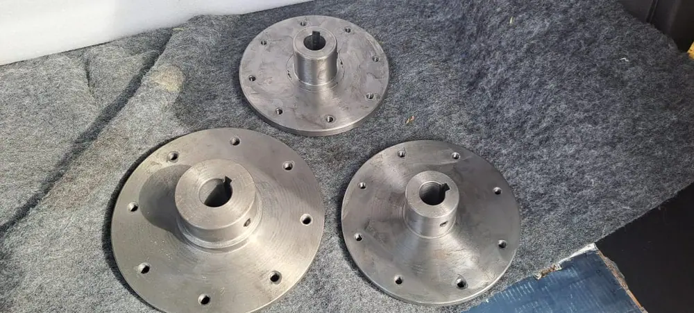 Cubos flangeados usinados para fixação de rotores no eixo