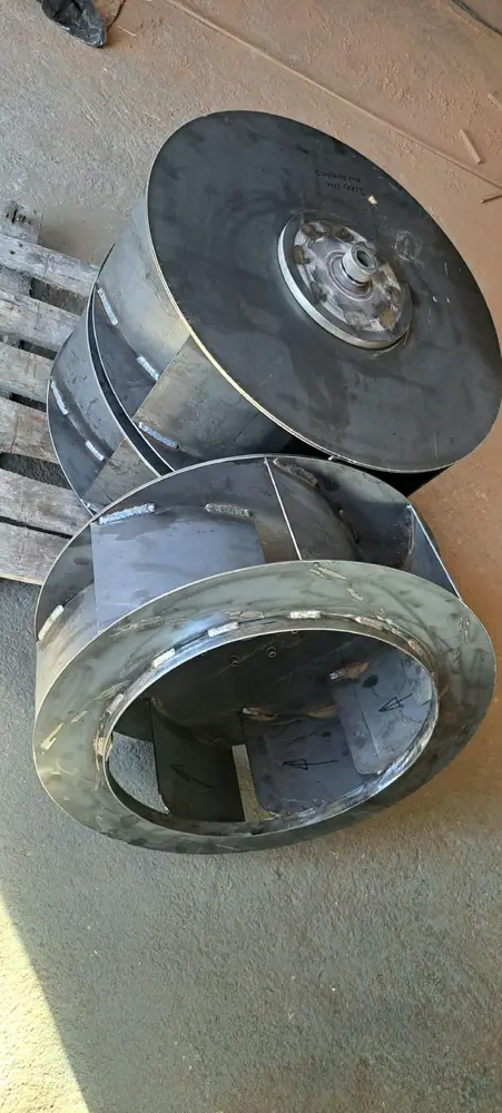 Rotores centrífugos em chapa de aço recém-fabricados